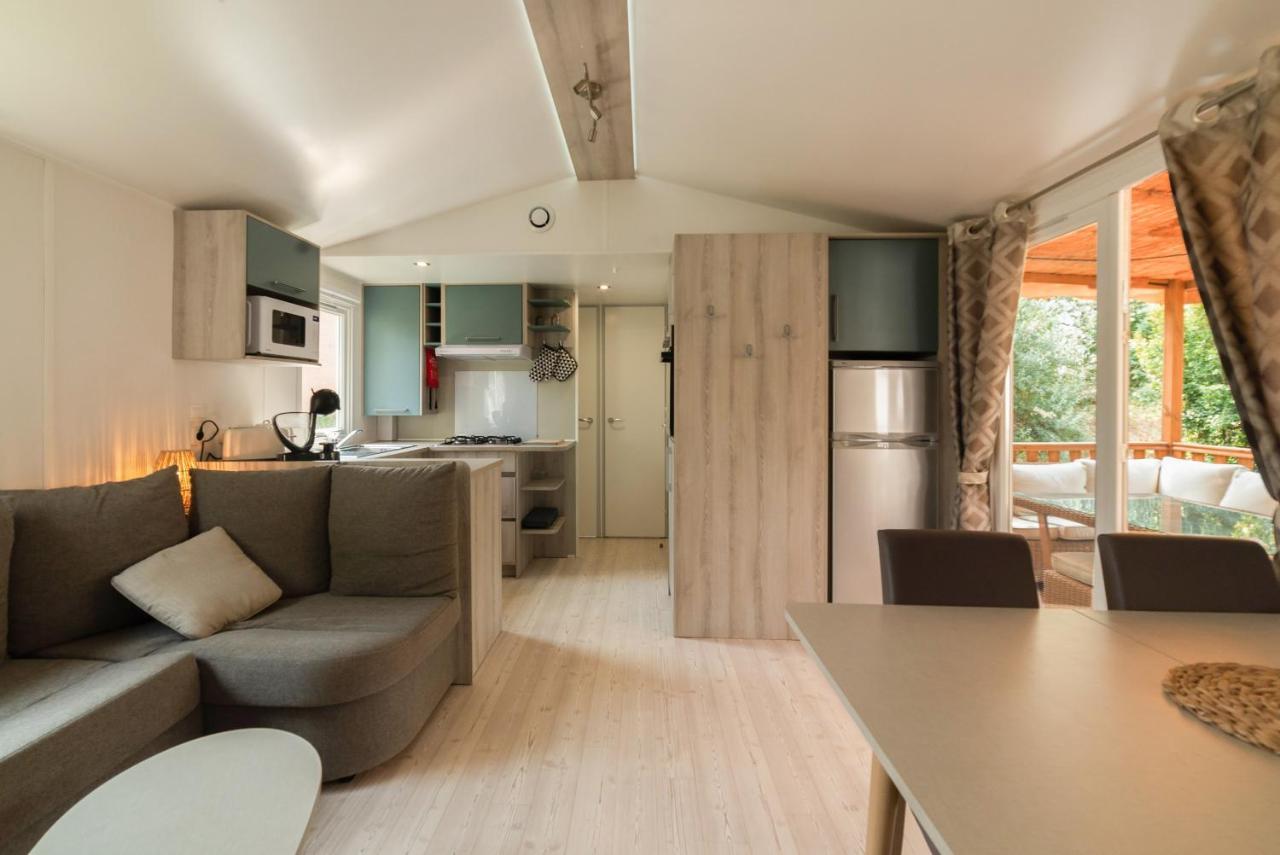 Mobil Home Les Pieds Dans L'Eau Canet-en-Roussillon Buitenkant foto
